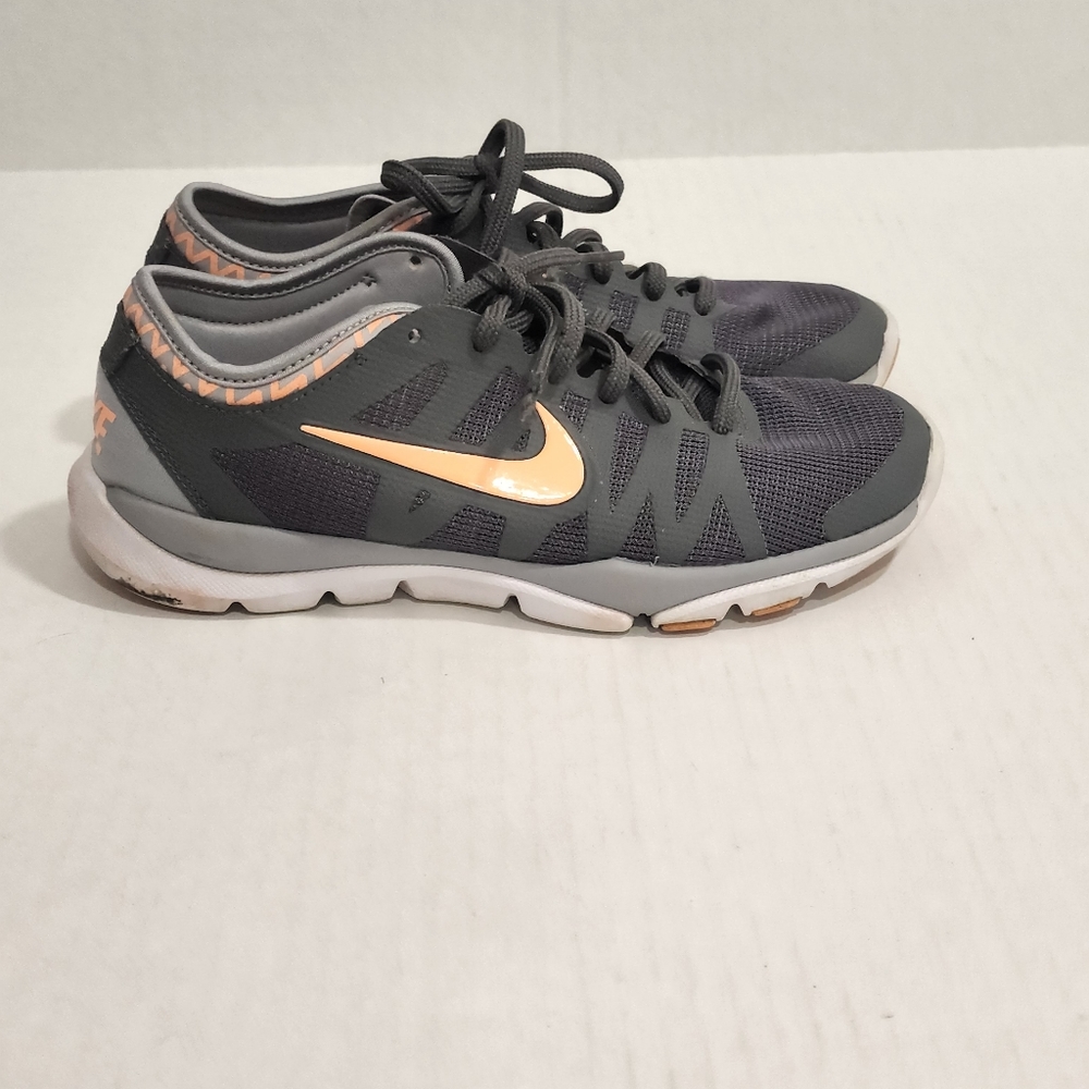 Women's Nike training  flex premiere TR3 Sz 7